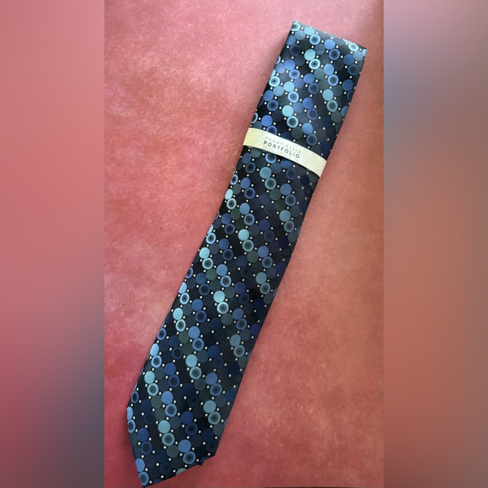 Perry Ellis Navy and Light Blue Geometric Silk Tie